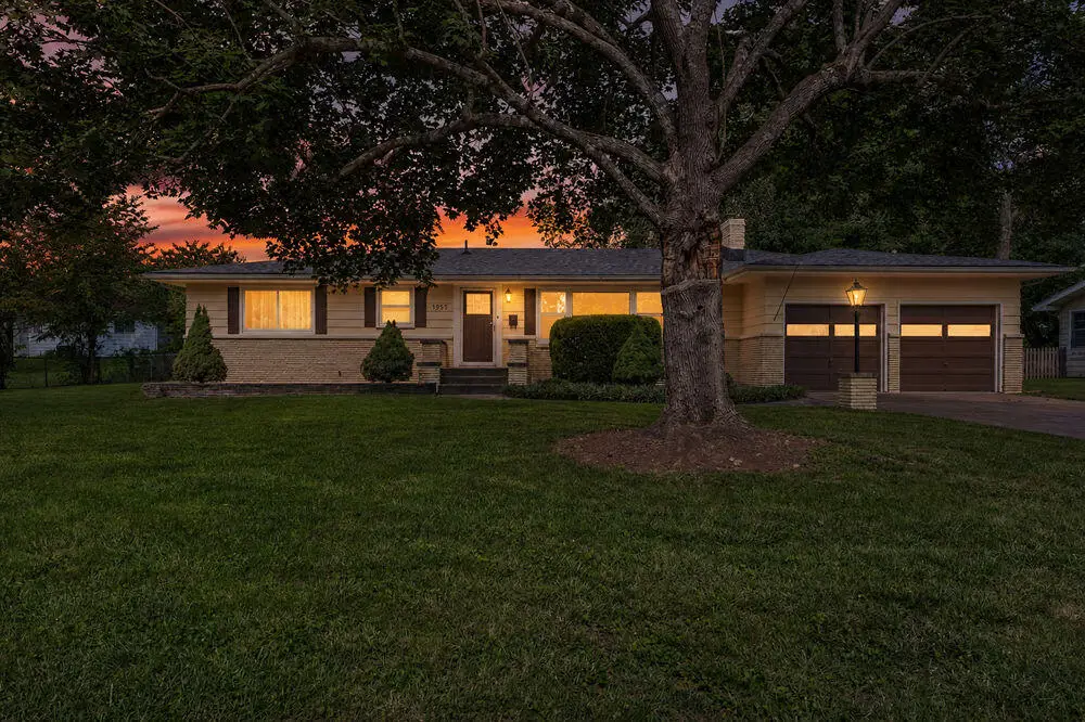 1955 S Valleyroad Avenue, Springfield, MO 65804 - #1