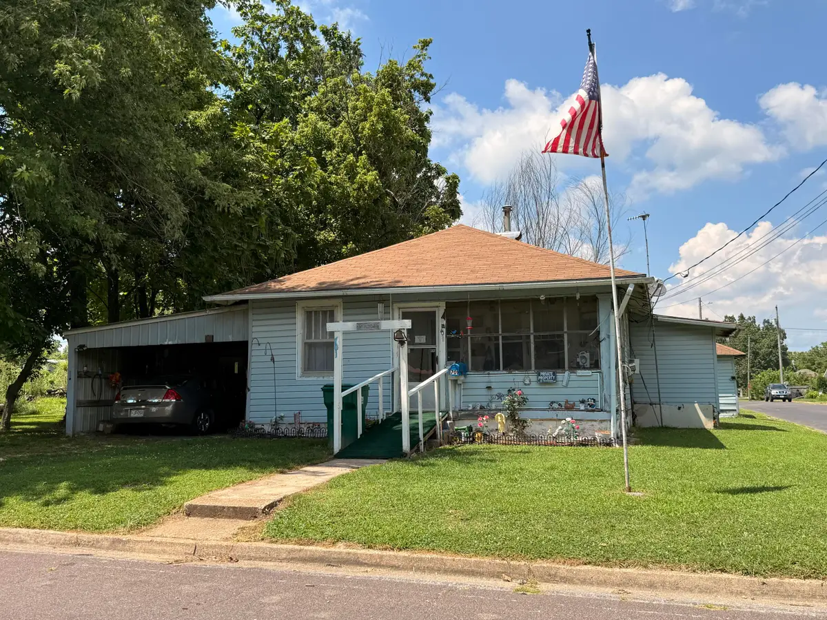 701 W Frisco Street, Mountain Grove, MO 65711 - #1
