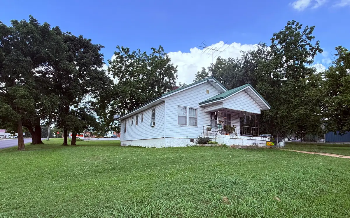 209 W 2nd Street, Mountain Grove, MO 65711 - #1