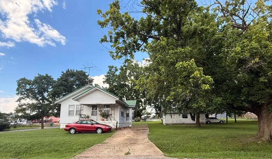 209 W 2nd Street, Mountain Grove, MO 65711 - #2