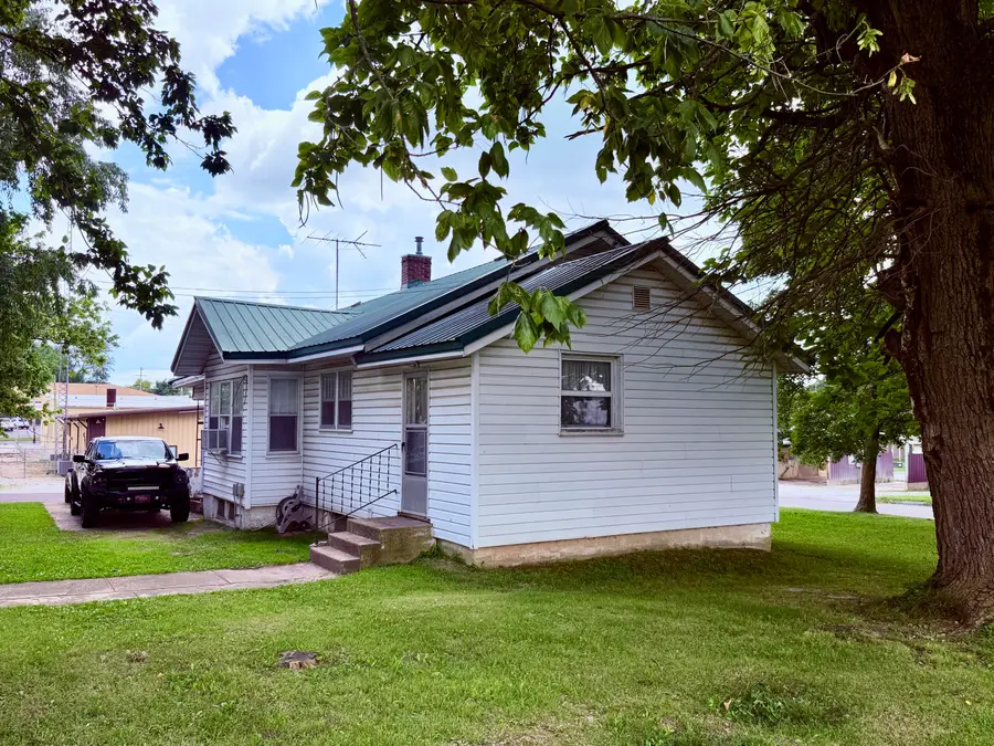 209 W 2nd Street, Mountain Grove, MO 65711 - #3