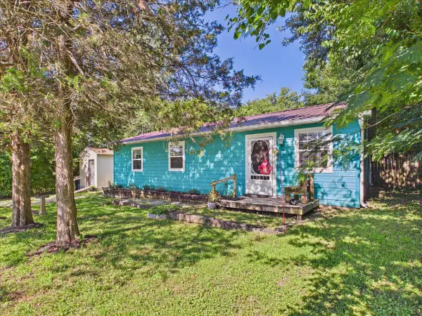 25 South Street, Louisburg, MO 65685