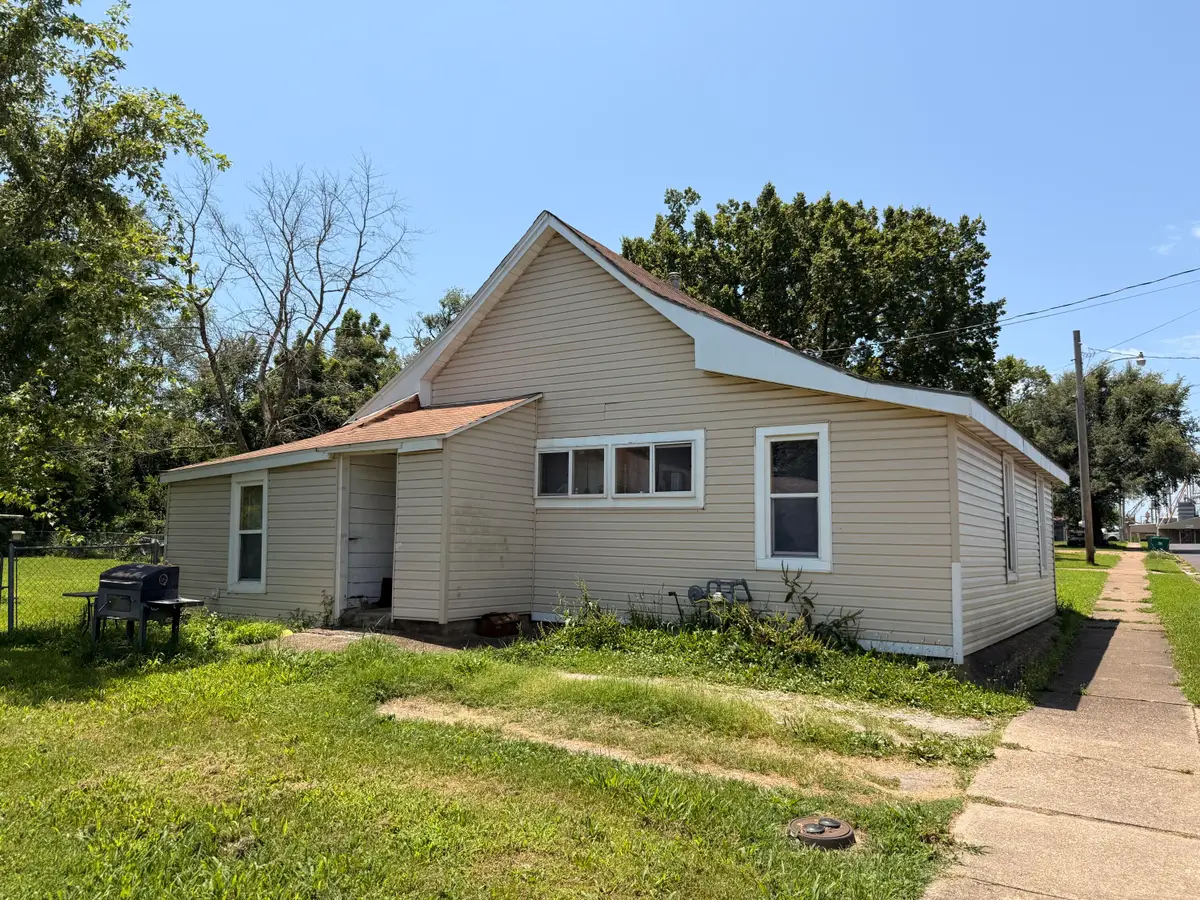434 E Front Street, Mountain Grove, MO 65711 - #1