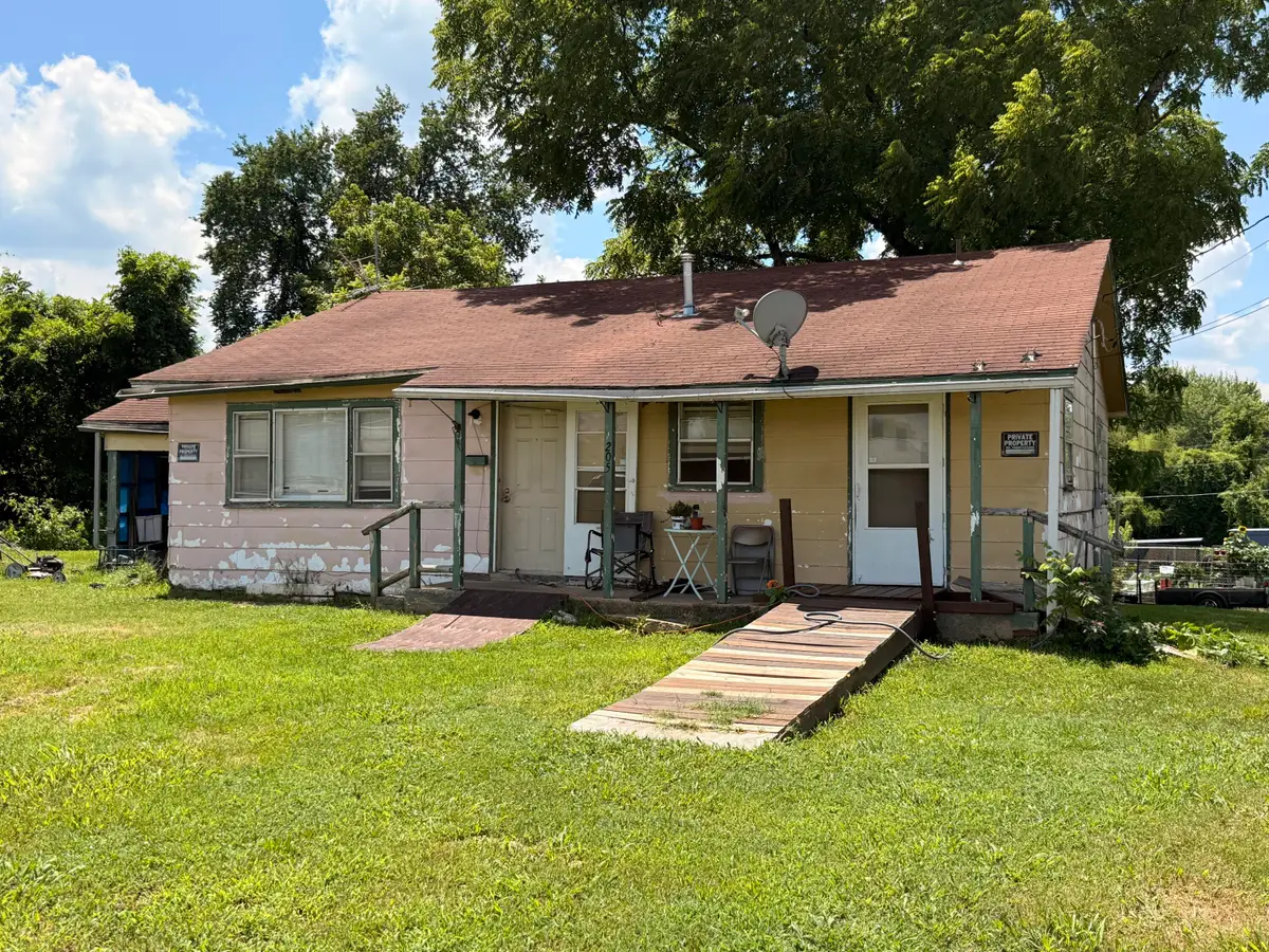 205 S Lake Street, Mountain Grove, MO 65711 - #1