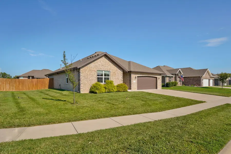 6033 S Iris Lane, Battlefield, MO 65619 - #2