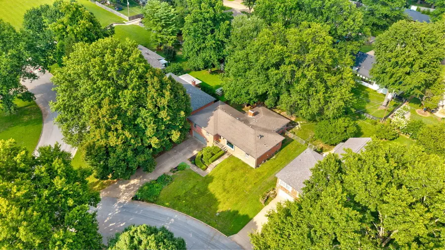 2904 S Brentmoor Avenue, Springfield, MO 65804 - #2