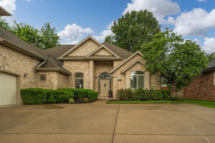 3002 W Cantebury Street, Springfield, MO 65810 - #3