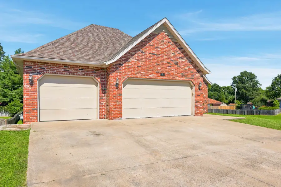 5561 S Pinehurst Avenue, Springfield, MO 65810 - #3