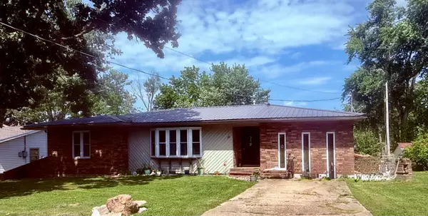 220 S Center Street, Mountain Grove, MO 65711