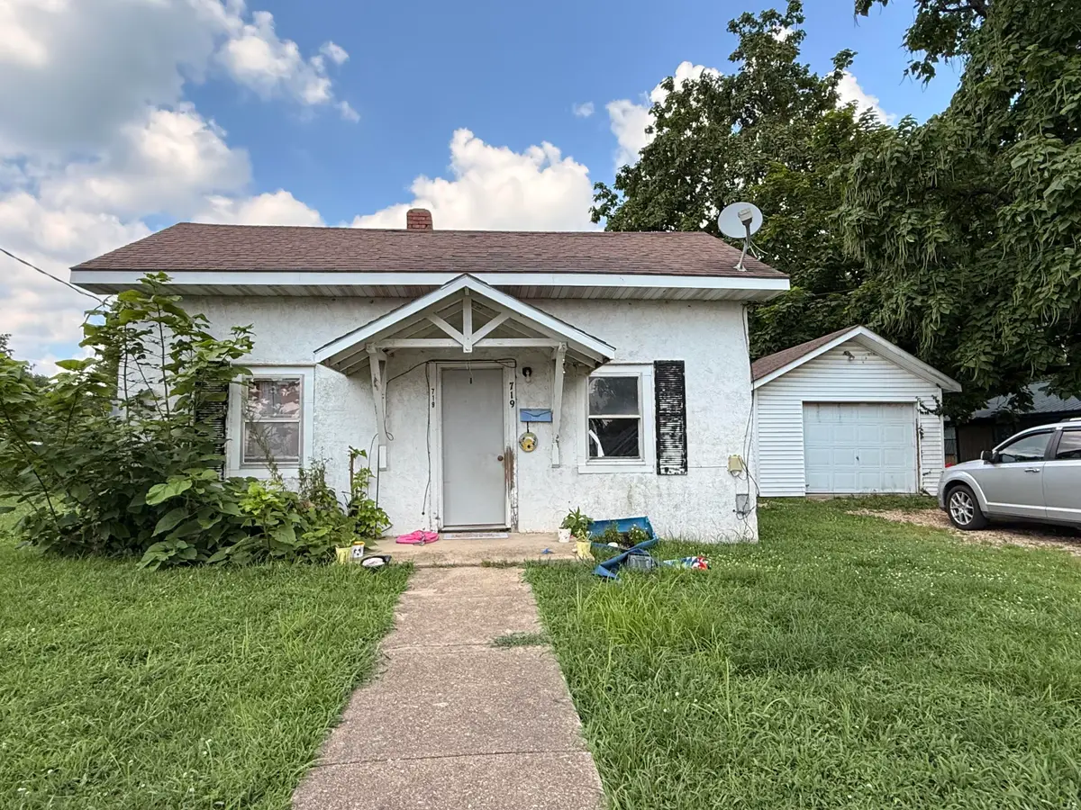 719 W Frisco Street, Mountain Grove, MO 65711 - #1