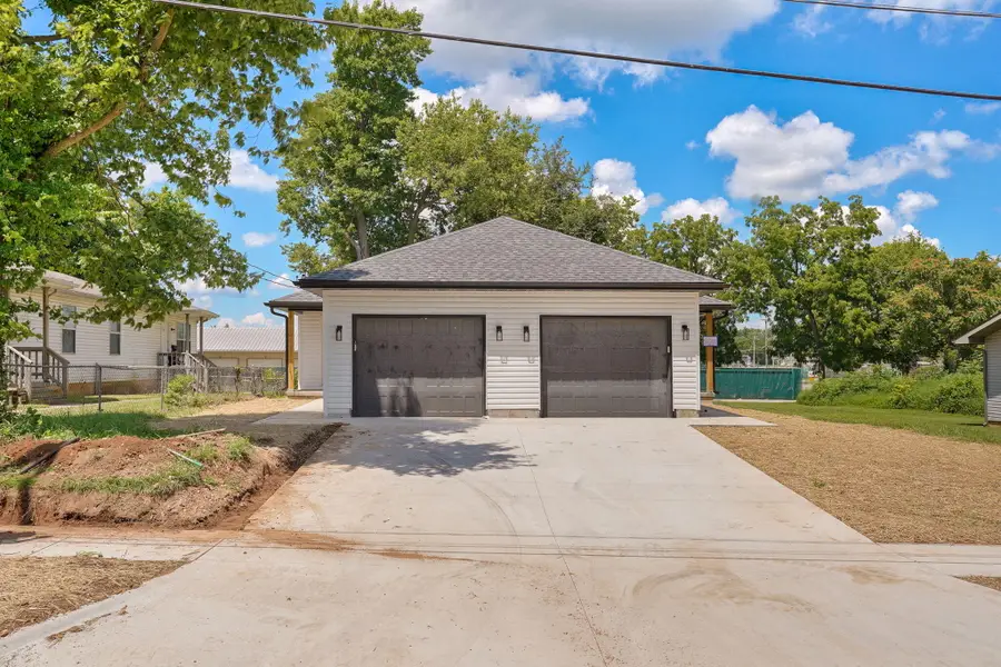 717 N Weaver Avenue, Springfield, MO 65802 - #3