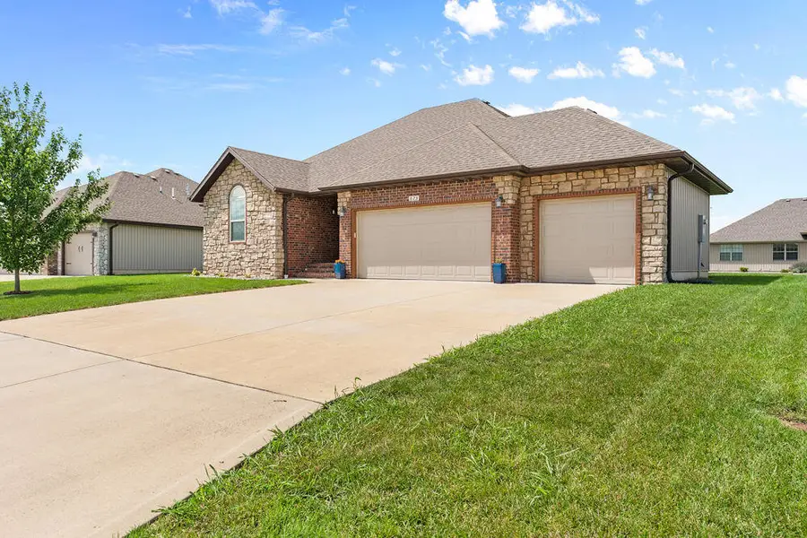 873 E Ozark Jubilee Drive, Nixa, MO 65714 - #2