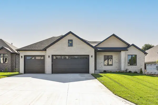 2016 N Silver Charm Avenue, Springfield, MO 65802