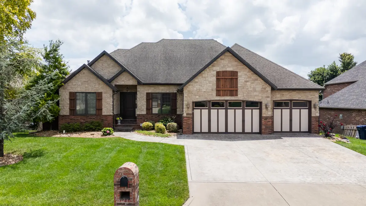 2818 E Cherrybark Street, Springfield, MO 65804 - #1