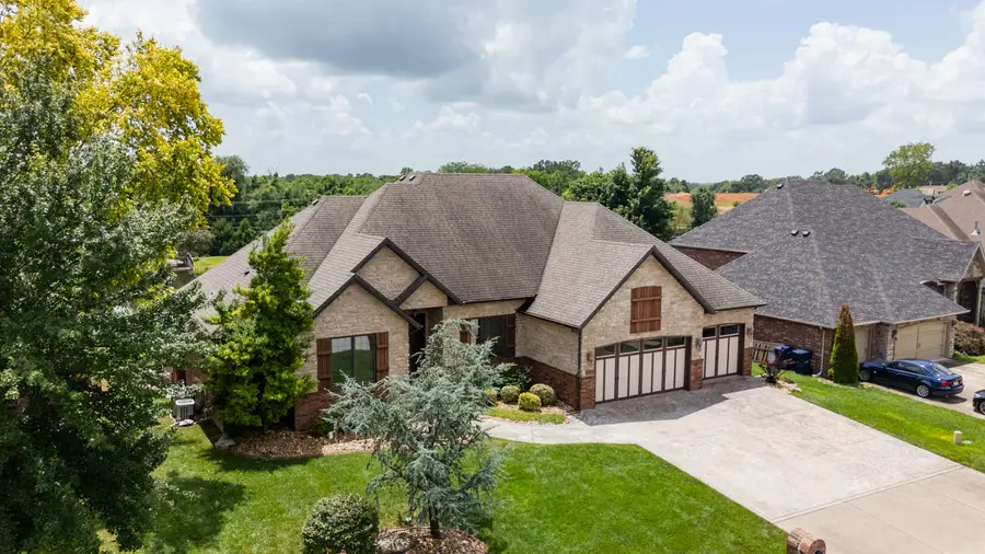 2818 E Cherrybark Street, Springfield, MO 65804 - #3