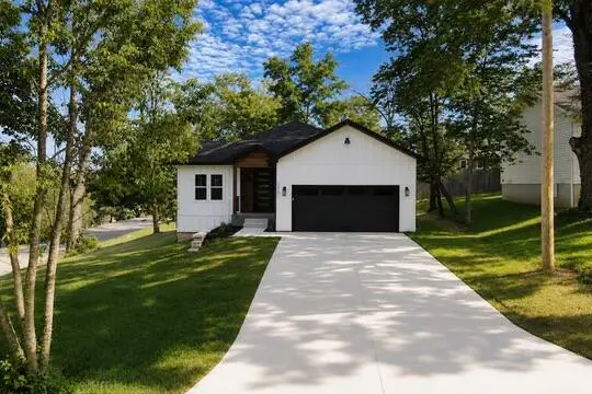 206 S 8th Avenue, Ozark, MO 65721 - #2