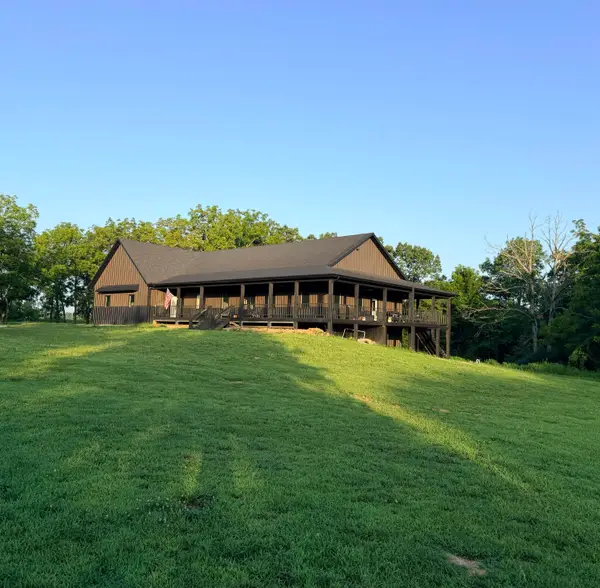 71 Castlegate Drive, Seymour, MO 65746