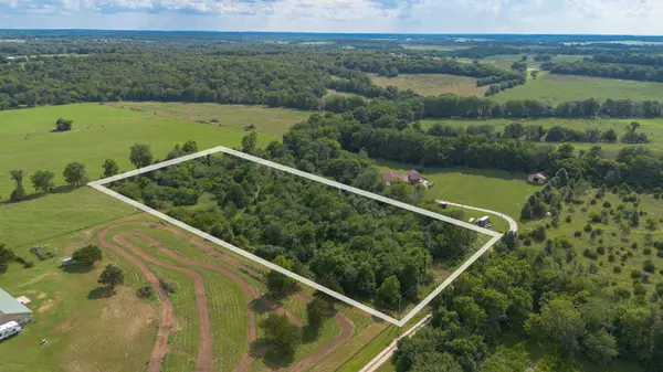000 Moonshadow Lane, Springfield, MO 65802