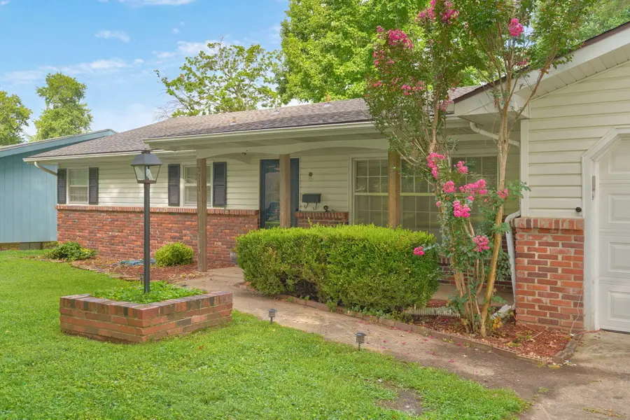 2711 S Claremont Avenue, Springfield, MO 65804 - #2
