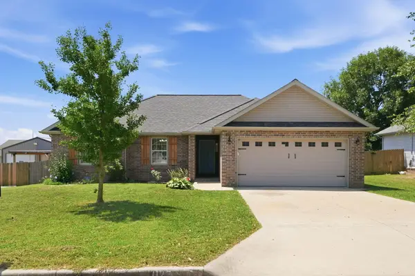 1127 Woodland Ridge Drive, Monett, MO 65708