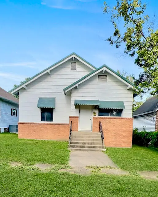 611 8th Street, Monett, MO 65708