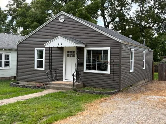 613 E Highland Street, Aurora, MO 65605 - #2