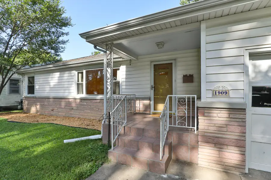 1909 S Pickwick Avenue, Springfield, MO 65804 - #2