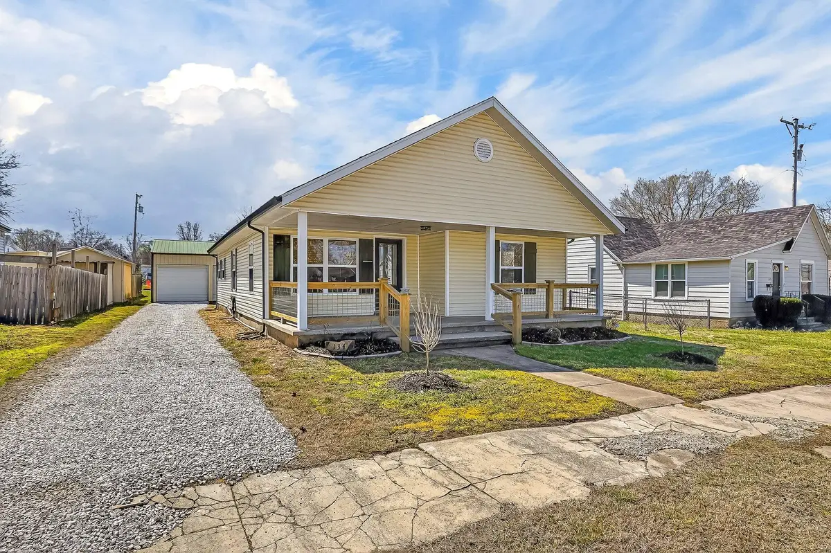 134 W College Street, Aurora, MO 65605 - #1