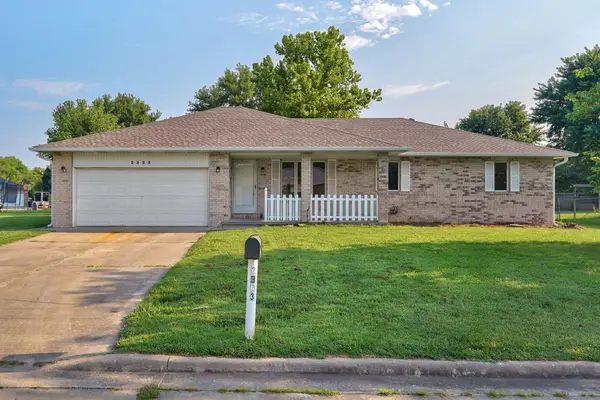 2323 W Austin Street, Bolivar, MO 65613