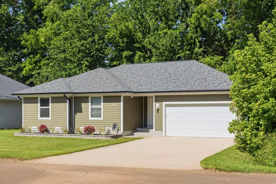 1027 S Overhill Avenue, Springfield, MO 65802 - #3