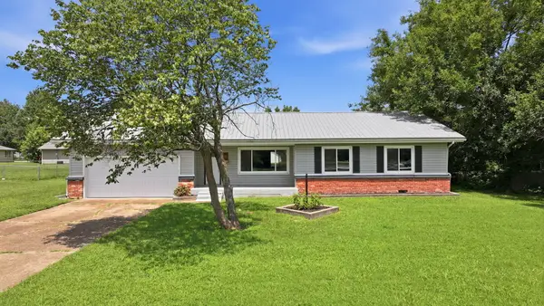 1611 W Fair Play Street, Bolivar, MO 65613