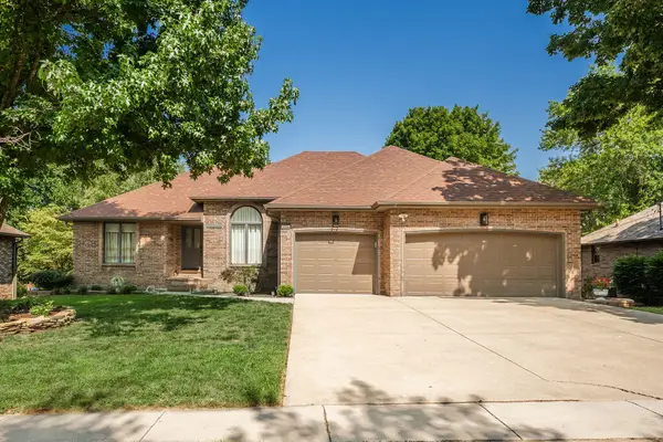 1854 S Oakmont Avenue, Springfield, MO 65809