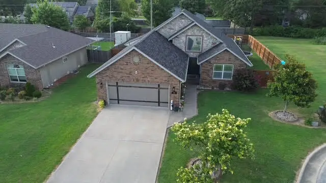409 Brittany Court, Aurora, MO 65605 - #2