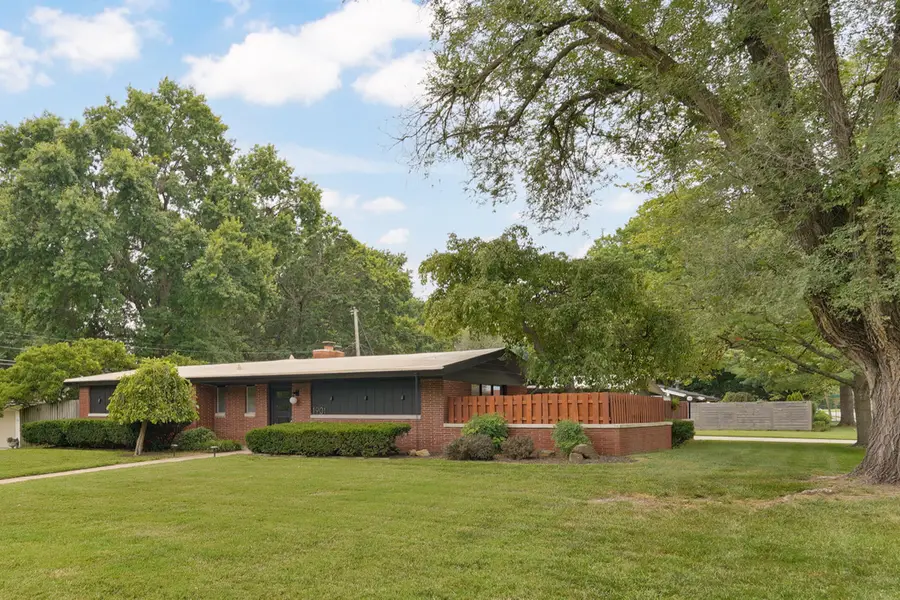1901 S Cedarbrook Avenue, Springfield, MO 65804 - #2