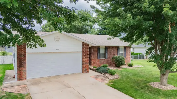 2241 W Erskine Street, Bolivar, MO 65613