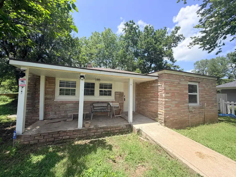 617 N Hillcrest Avenue, Springfield, MO 65802 - #2