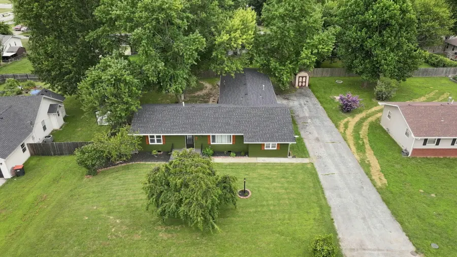 105 E Meadowbrook Avenue, Clever, MO 65631 - #2