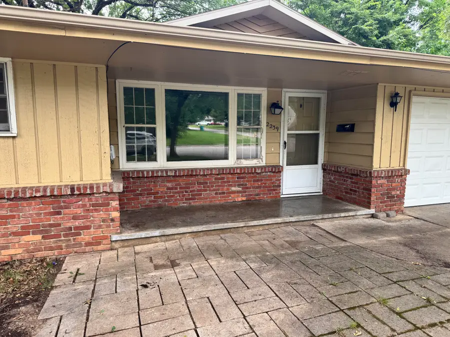 2239 S Pickwick Avenue, Springfield, MO 65804 - #3