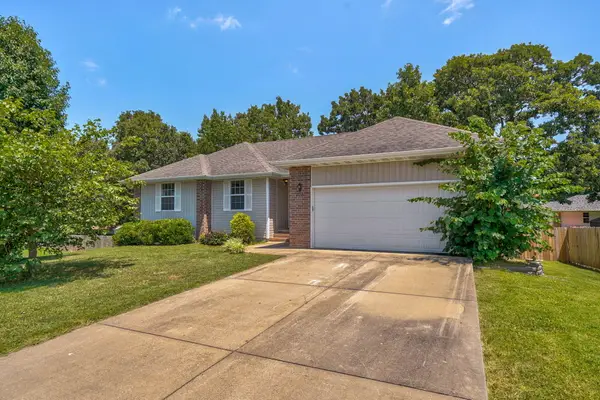 208 Spruce Avenue, Clever, MO 65631