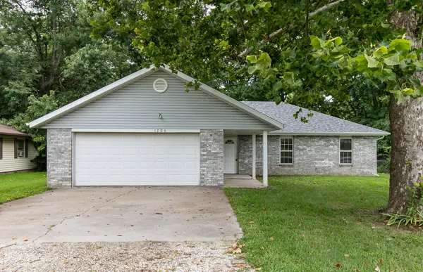 1206 S Killingsworth Avenue, Bolivar, MO 65613