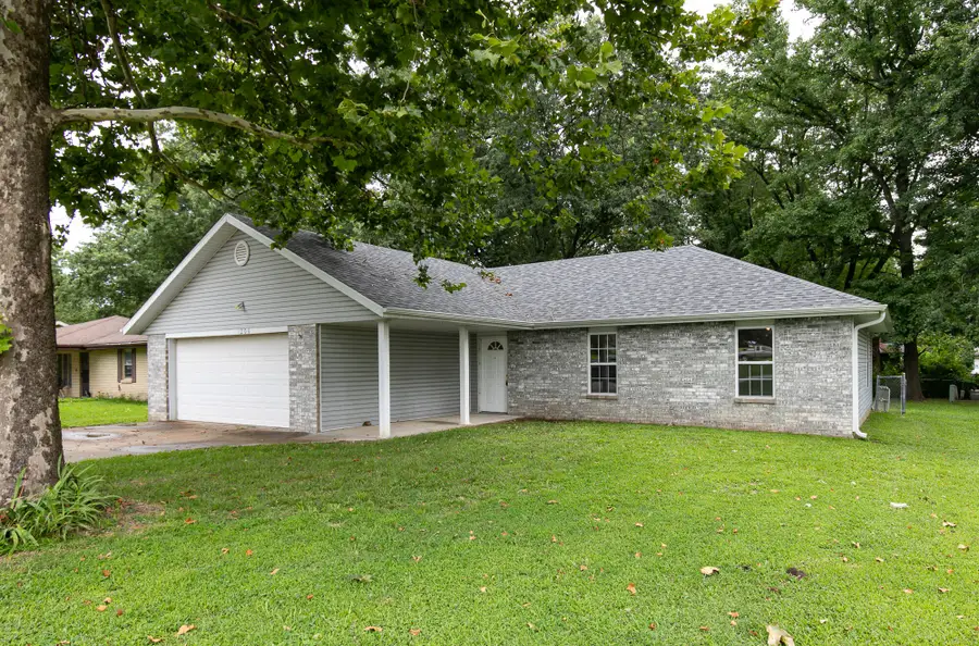 1206 S Killingsworth Avenue, Bolivar, MO 65613 - #2