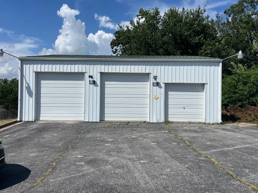 729 W 32nd Street, Joplin, MO 64804 - #3