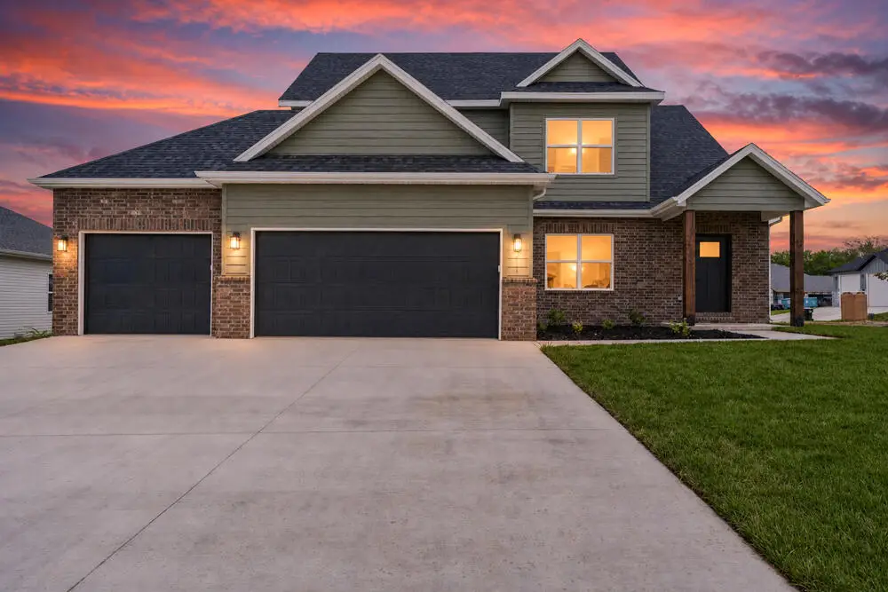 211 E Clayton Lane, Republic, MO 65738 - #1