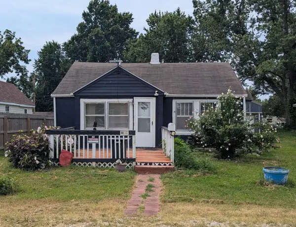 18 W Delta Street, Aurora, MO 65605