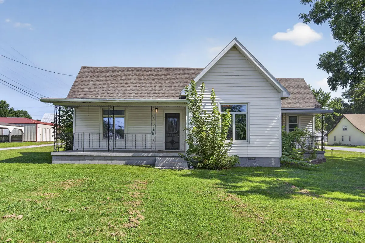 117 E Summit Avenue, Seymour, MO 65746 - #1