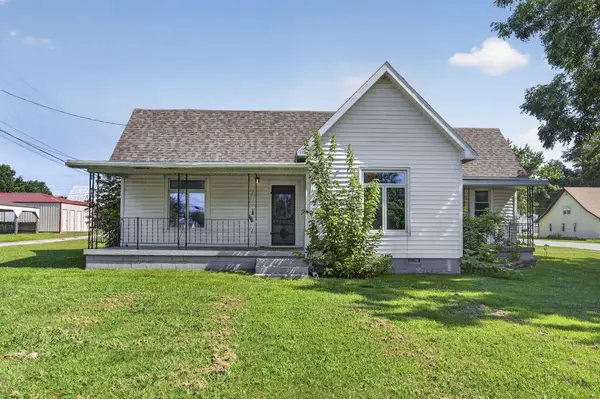 117 E Summit Avenue, Seymour, MO 65746