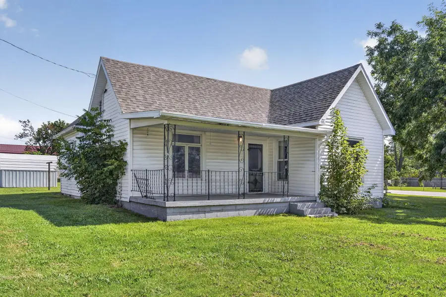 117 E Summit Avenue, Seymour, MO 65746 - #2