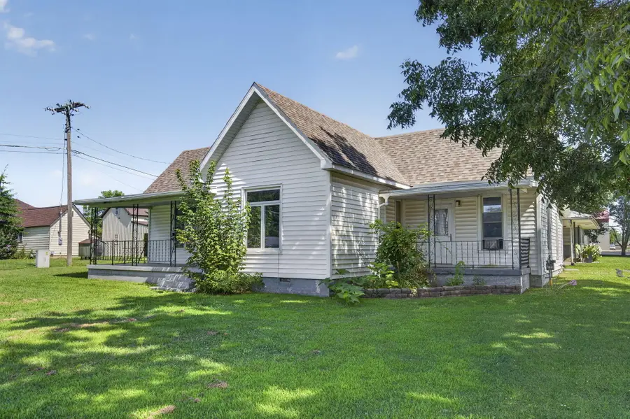 117 E Summit Avenue, Seymour, MO 65746 - #3