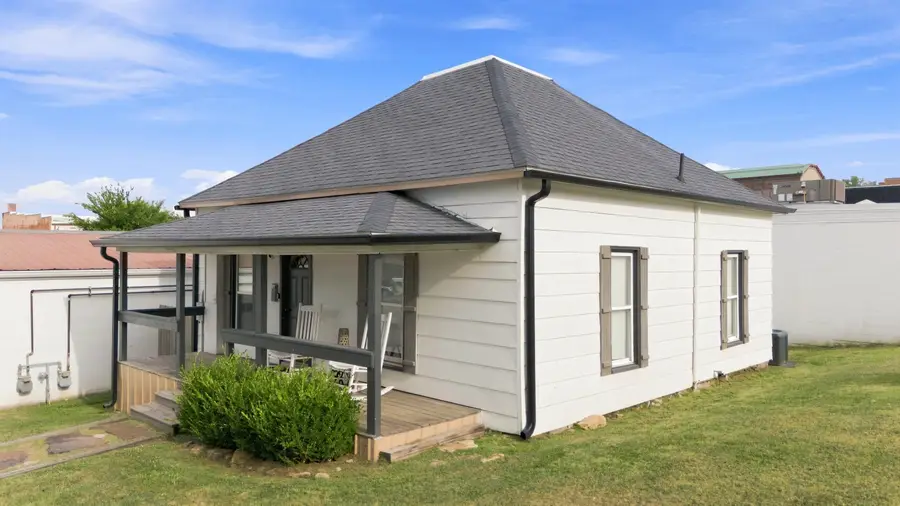204 W Trish Knight Street, West Plains, MO 65775 - #2