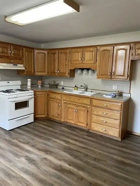 203 S Walnut Street, Marshfield, MO 65706 - #3